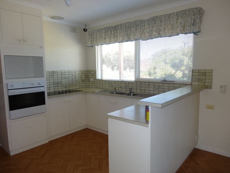 35 Renown Avenue, Victor Harbor SA 5211