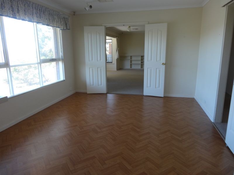 35 Renown Avenue, Victor Harbor SA 5211