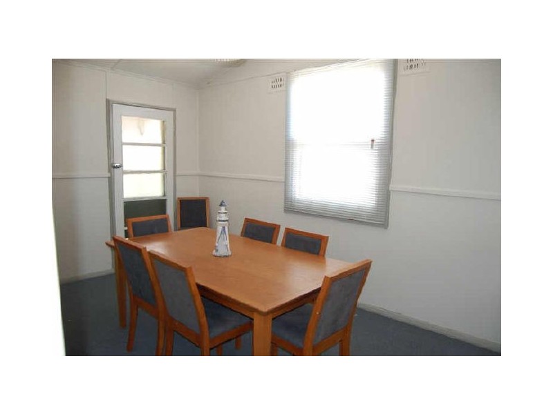18 Surrey Avenue, Victor Harbor SA 5211