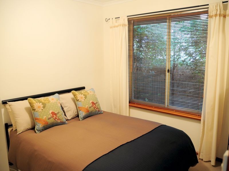 11 Russell Street, Encounter Bay SA 5211