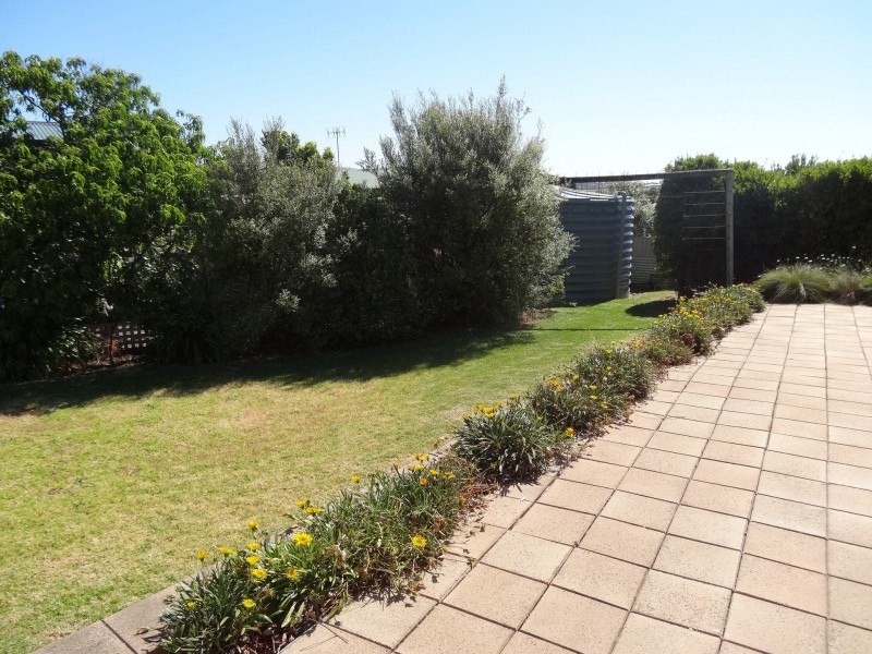 2 Manly Grove, Hayborough SA 5211