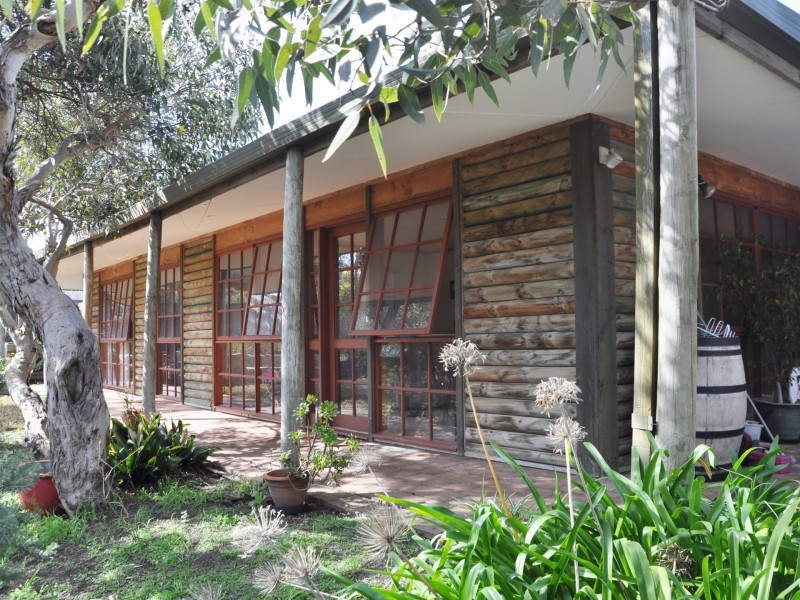 18 Altman Ave, Victor Harbor SA 5211