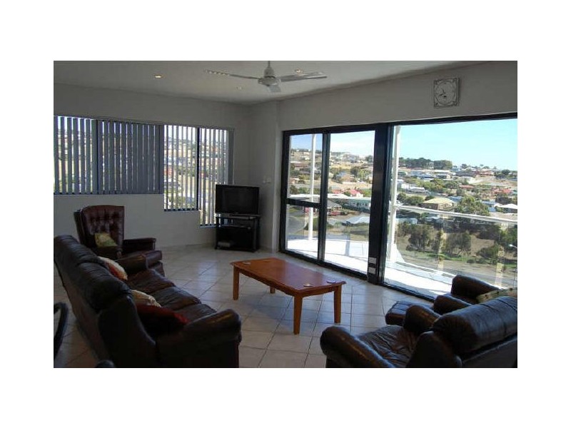 8 Eddy Crt, Encounter Bay SA 5211