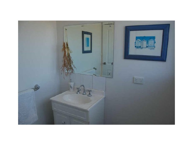 8 Eddy Crt, Encounter Bay SA 5211