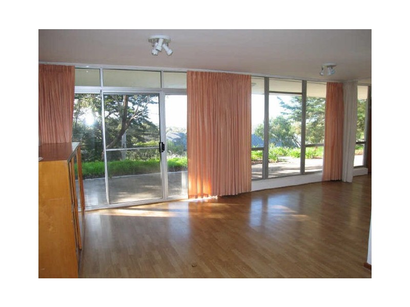 17 Gum Avenue, Victor Harbor SA 5211