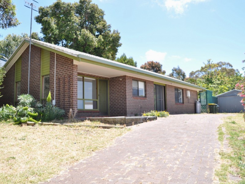 11 Hillview Road, Victor Harbor SA 5211