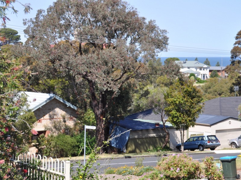 11 Hillview Road, Victor Harbor SA 5211