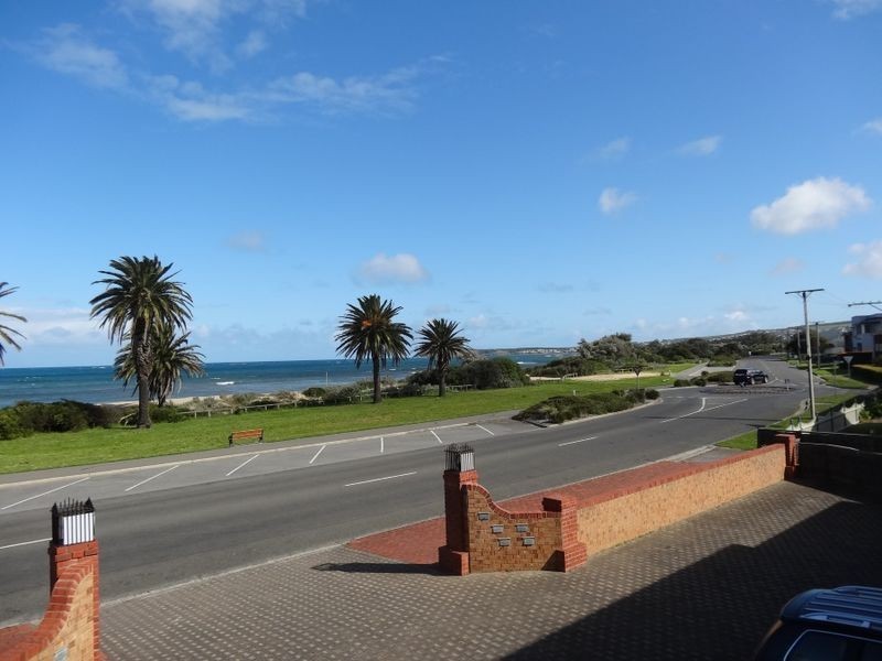 6/22 Esplanade, Victor Harbor SA 5211