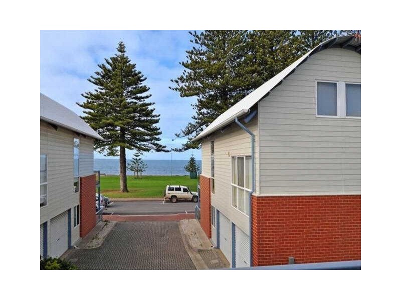 3/16 Flinders Parade, Victor Harbor SA 5211