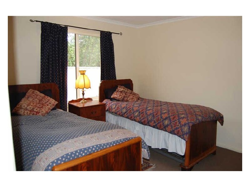 2 Acraman Street, Victor Harbor SA 5211