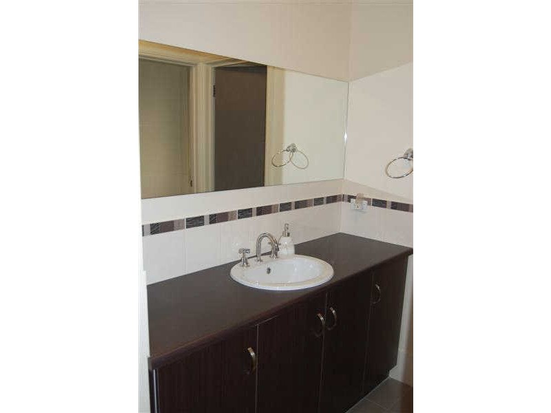 2 Acraman Street, Victor Harbor SA 5211