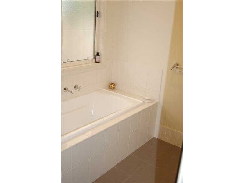 2 Acraman Street, Victor Harbor SA 5211