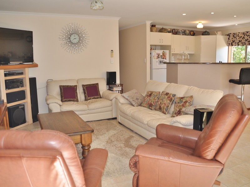 30 Sinclair St, Hayborough SA 5211