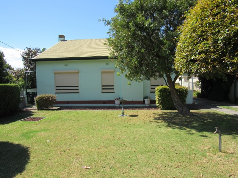 17 Oval Road, Victor Harbor SA 5211