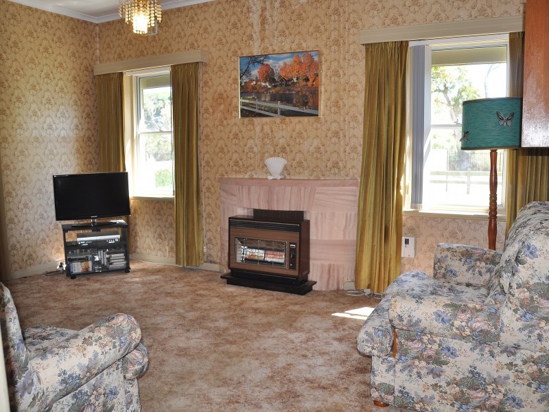 17 Oval Road, Victor Harbor SA 5211