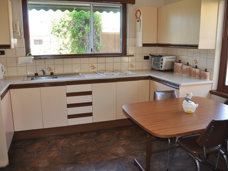 17 Oval Road, Victor Harbor SA 5211