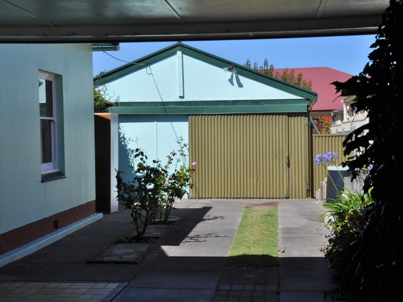 17 Oval Road, Victor Harbor SA 5211