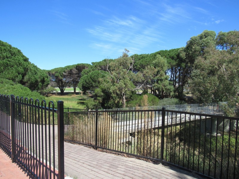 17 Oval Road, Victor Harbor SA 5211