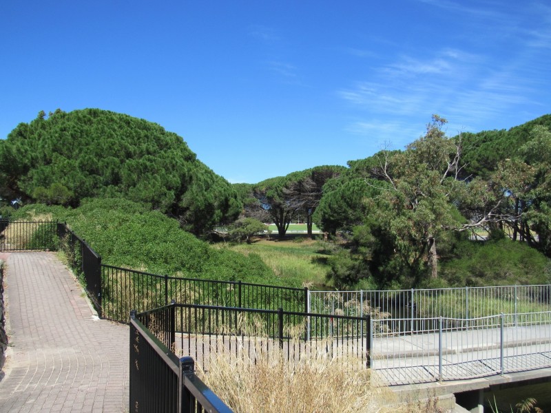 17 Oval Road, Victor Harbor SA 5211