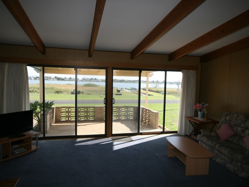 61 Captain Sturt Parade, Hindmarsh Island SA 5214