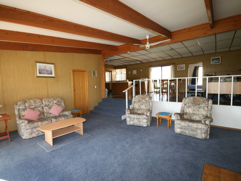 61 Captain Sturt Parade, Hindmarsh Island SA 5214