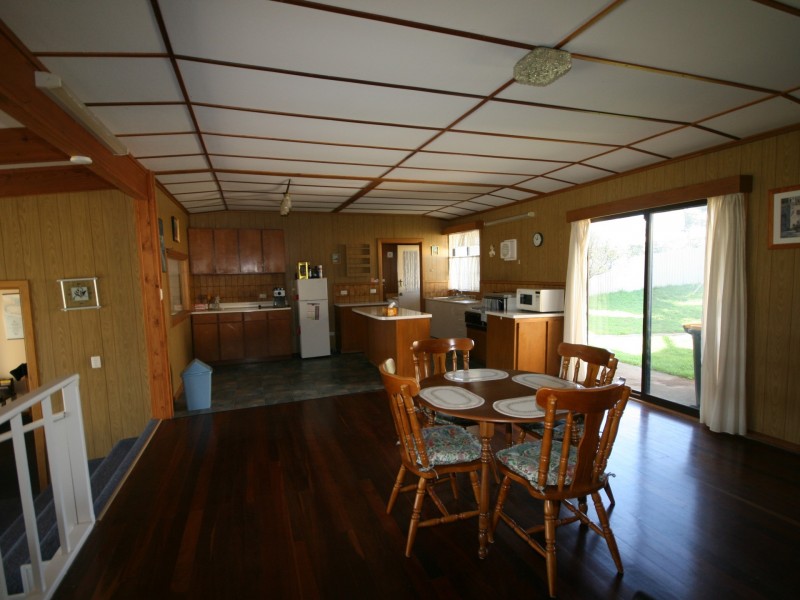 61 Captain Sturt Parade, Hindmarsh Island SA 5214