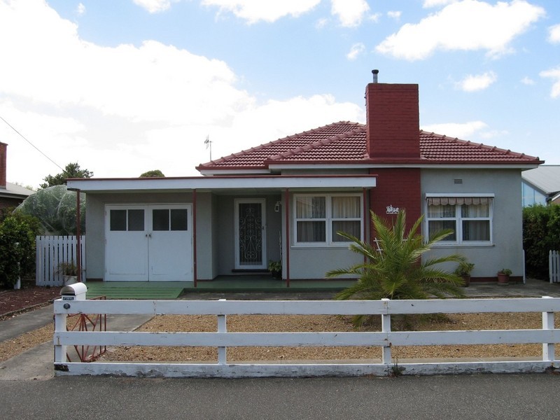 9 Sturt Street, Victor Harbor SA 5211