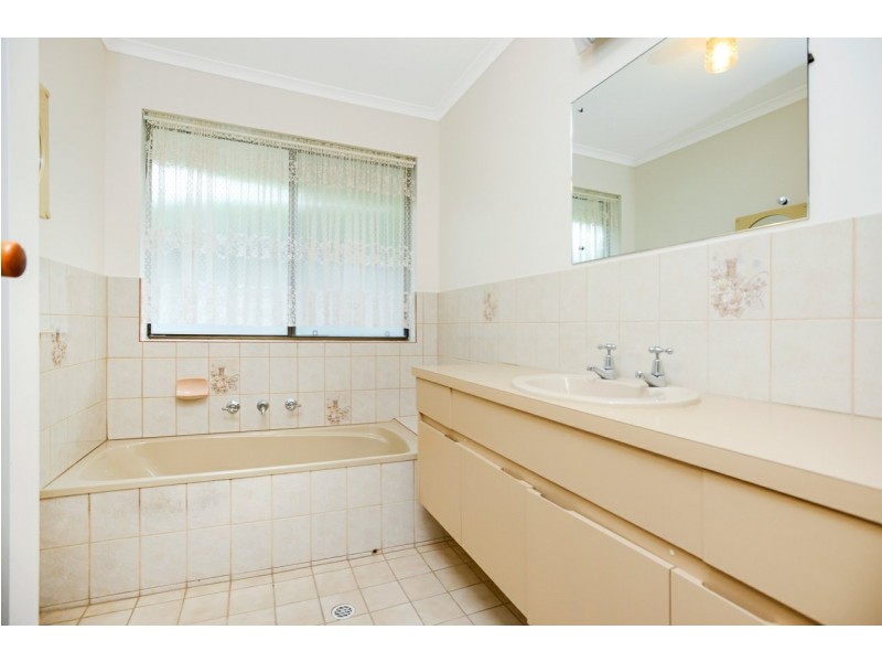 27 Norfolk Avenue, Victor Harbor SA 5211