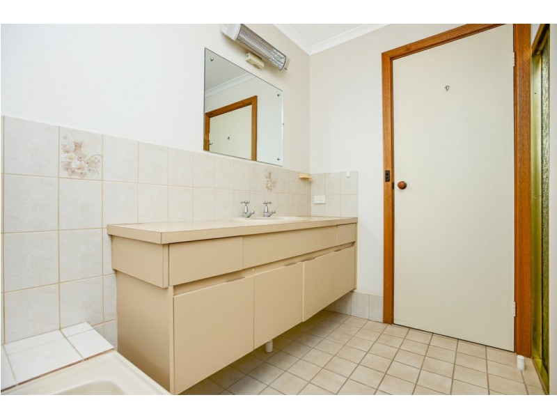 27 Norfolk Avenue, Victor Harbor SA 5211