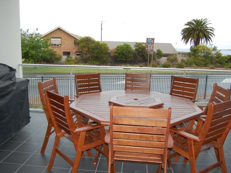 2/141 Hindmarsh Road, Victor Harbor SA 5211