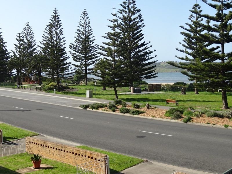 8/22 Esplanade, Victor Harbor SA 5211