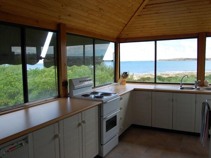 72 Hindmarsh Road, Victor Harbor SA 5211