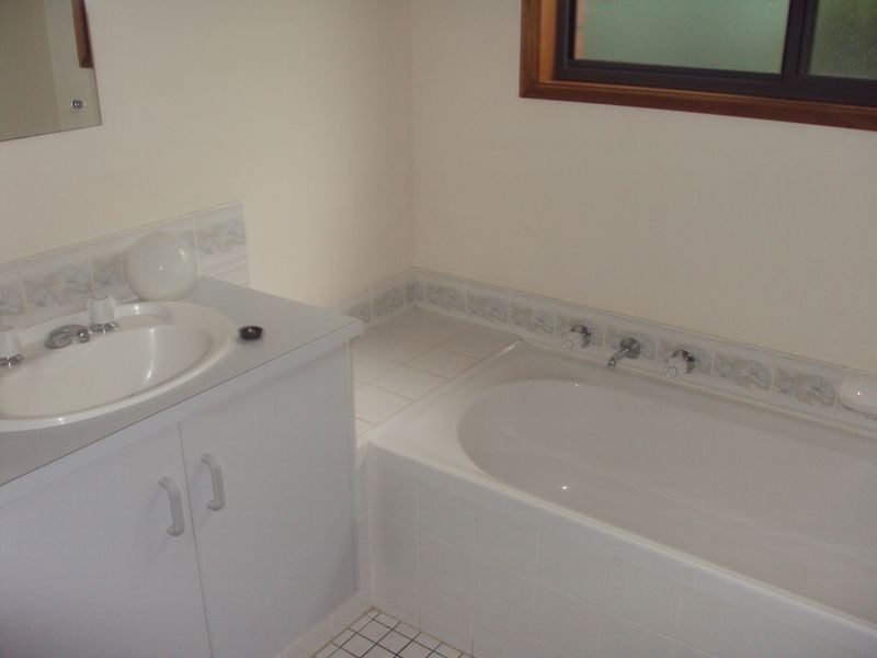 14 Bond Avenue, Victor Harbor SA 5211