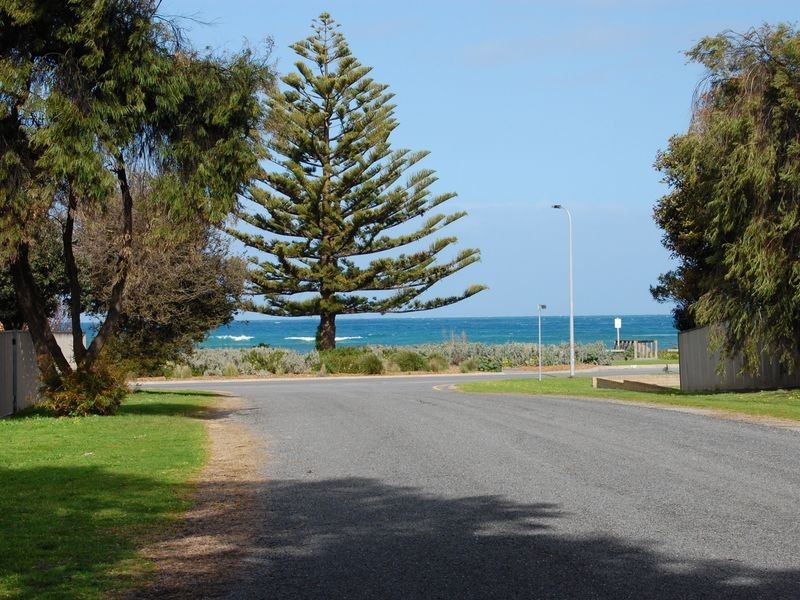 9 Gibson Ave, Encounter Bay SA 5211