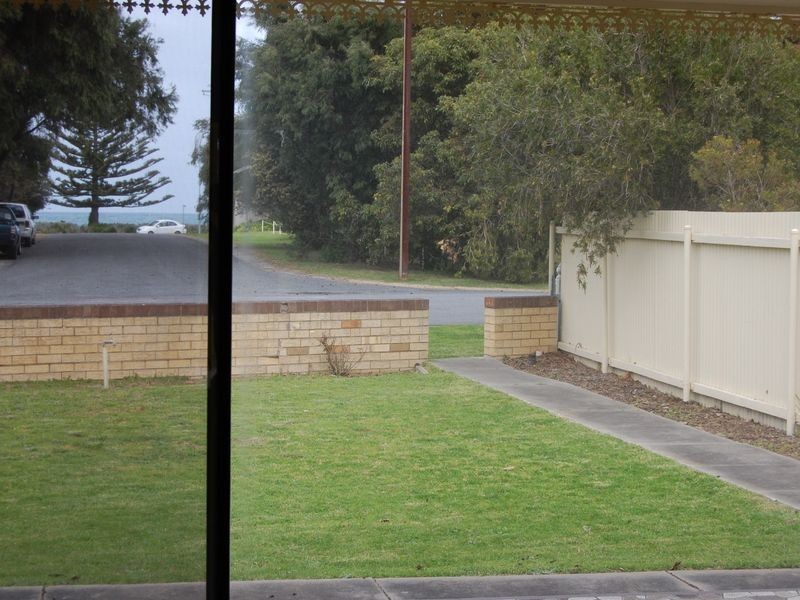 9 Gibson Ave, Encounter Bay SA 5211