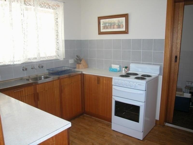 9 Gibson Ave, Encounter Bay SA 5211