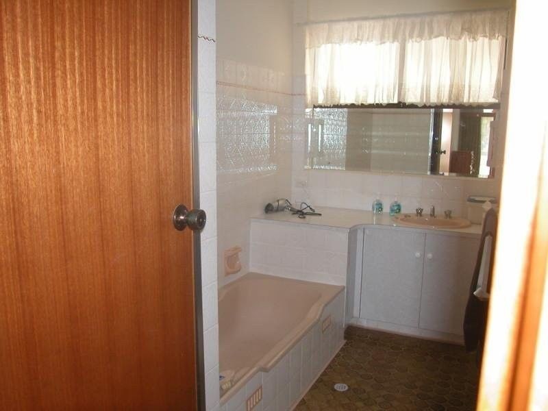 9 Gibson Ave, Encounter Bay SA 5211