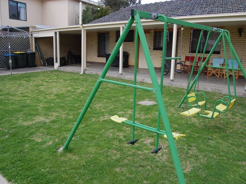 9 Gibson Ave, Encounter Bay SA 5211