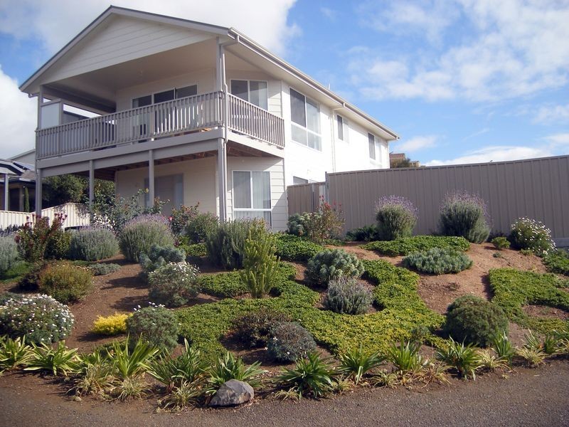 2 Davies Street, Encounter Bay SA 5211