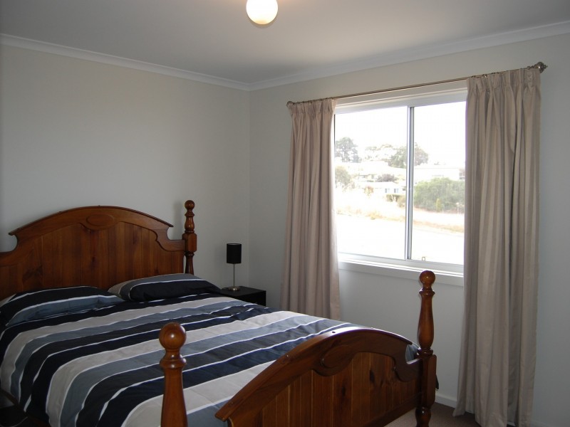 2 Davies Street, Encounter Bay SA 5211