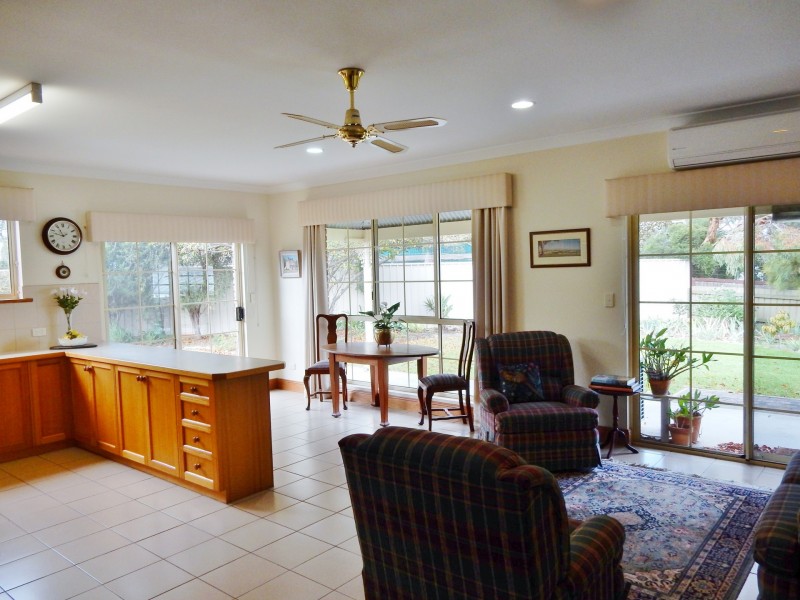 8 Connell Street, Victor Harbor SA 5211