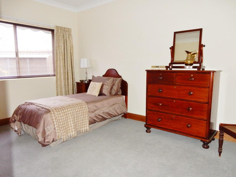 8 Connell Street, Victor Harbor SA 5211