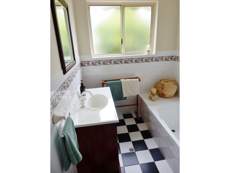 8 Connell Street, Victor Harbor SA 5211