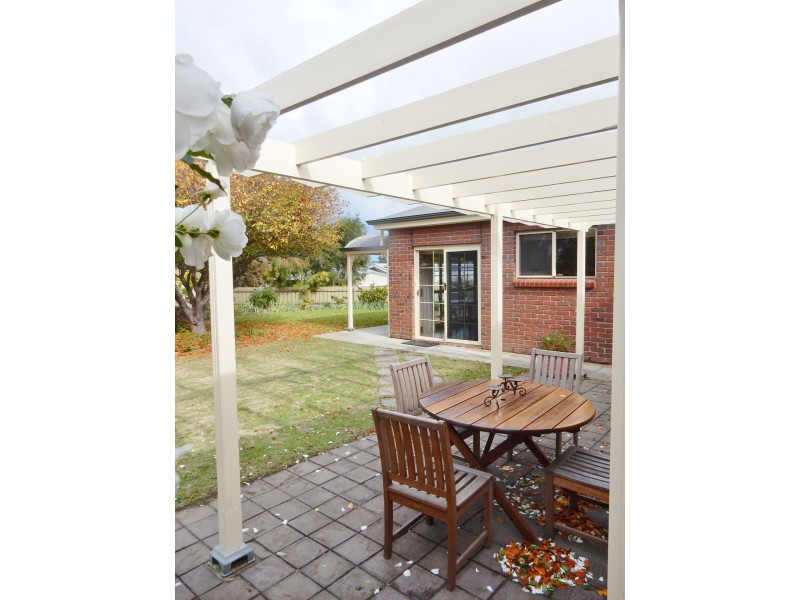 8 Connell Street, Victor Harbor SA 5211