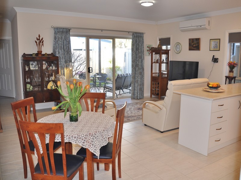 21 Oval Road, Victor Harbor SA 5211