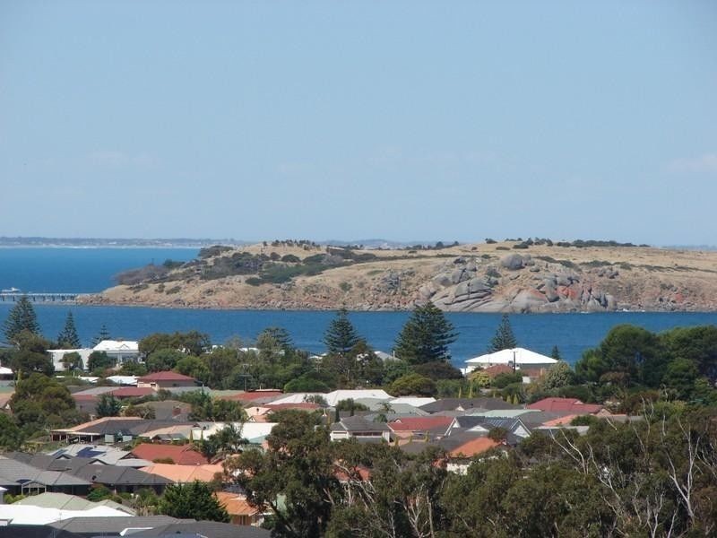 28 Clive Avenue, Encounter Bay SA 5211