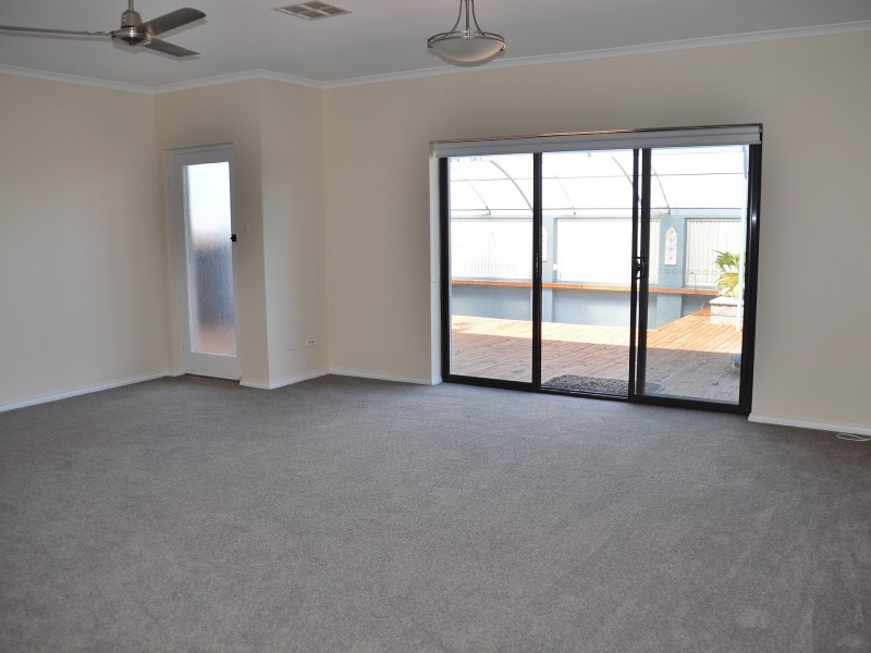 6 James Avenue, Victor Harbor SA 5211