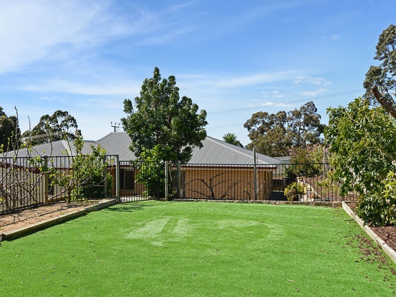 1 Gare Court, Victor Harbor SA 5211