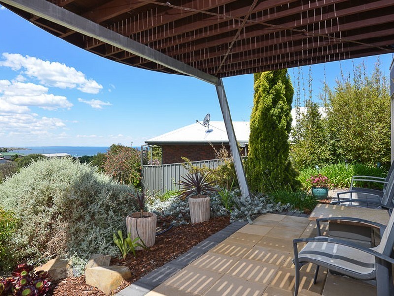 1 Baleen Court, Encounter Bay SA 5211