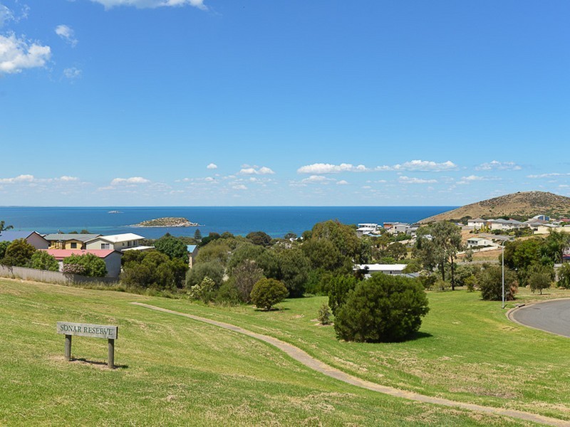 1 Baleen Court, Encounter Bay SA 5211